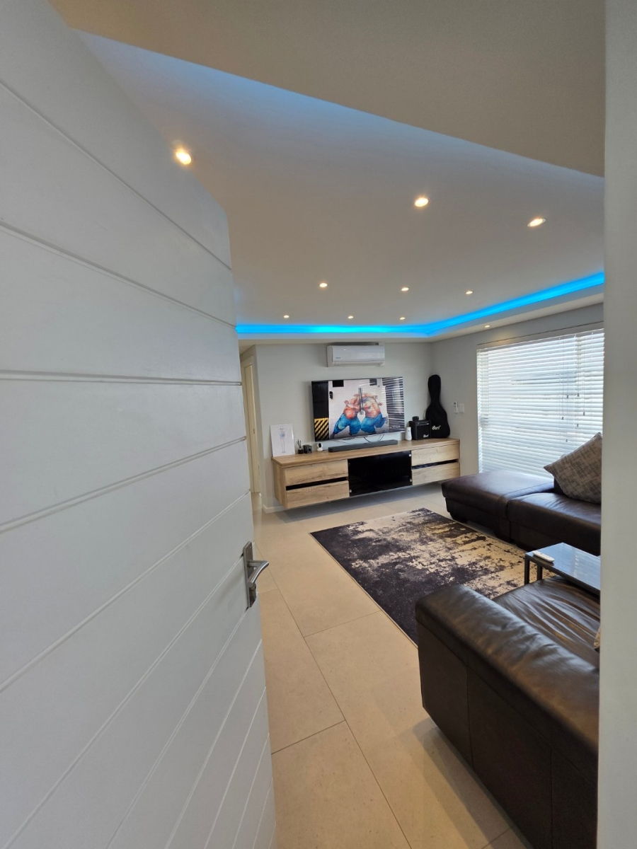 2 Bedroom Property for Sale in Lansdowne Western Cape
